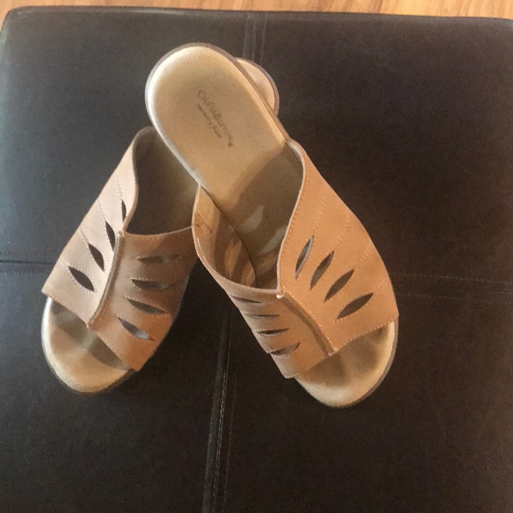 Low heeled dressy shoes